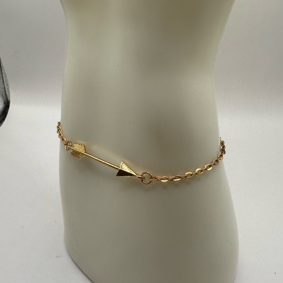 Fearless and True Arrow Gold Tone Round Snake Chain Bracelet Adjustable - Picture 3 of 7